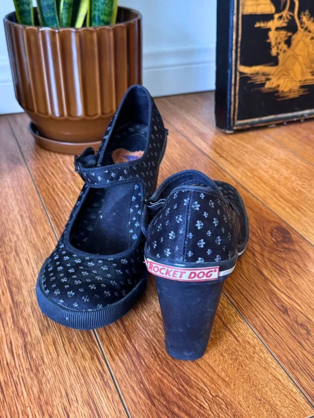 Vintage Rocket Dog Black Platform Wedge Mary Jane Shoes – Size 10